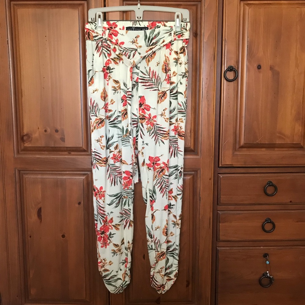 One5One tropical rayon pants. Womens size Small